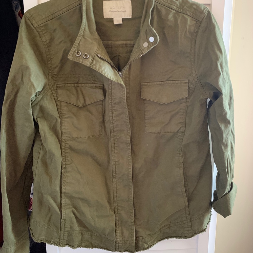 hinge jacket